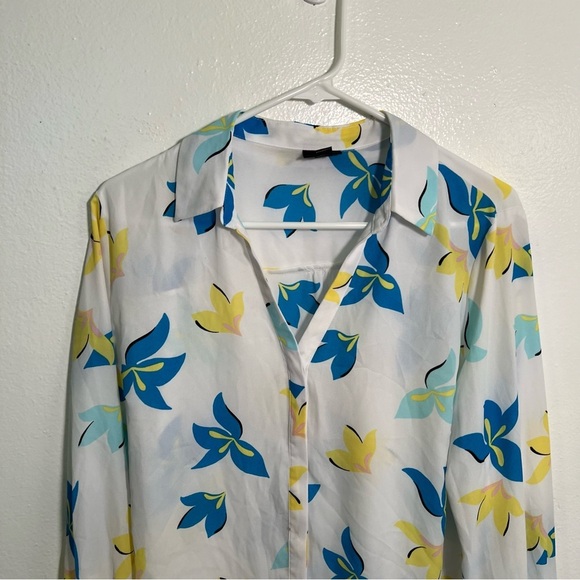 Worthington Button Down Blouse White Blue Floral PL - Picture 2 of 10